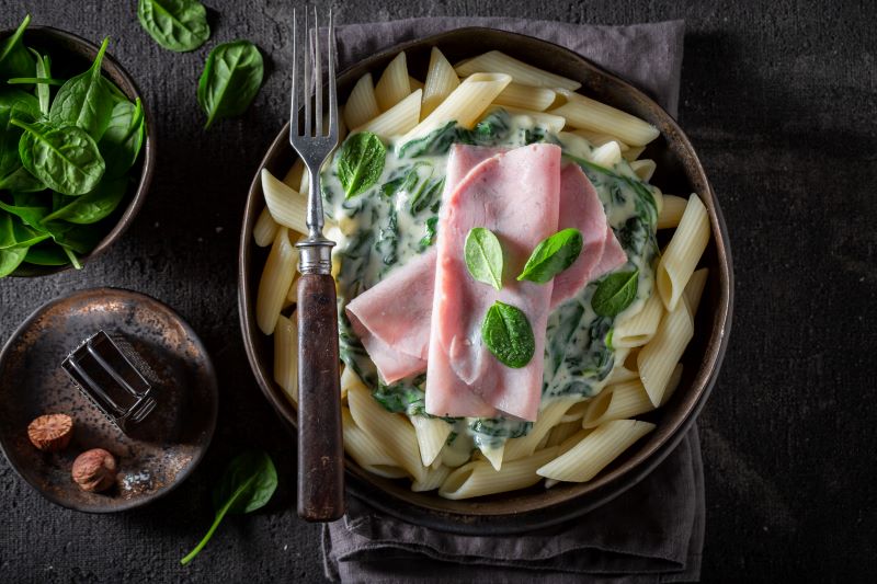 High-protein pasta dish with ham and spinach